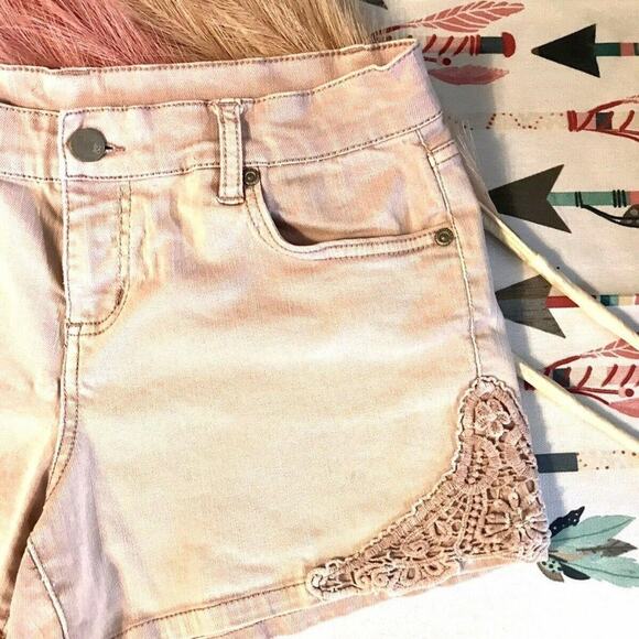 New York & Co Denim and Lace Shorts Mid Rise Women's Size 6  Pink/Mauve Cut off - Picture 3 of 12